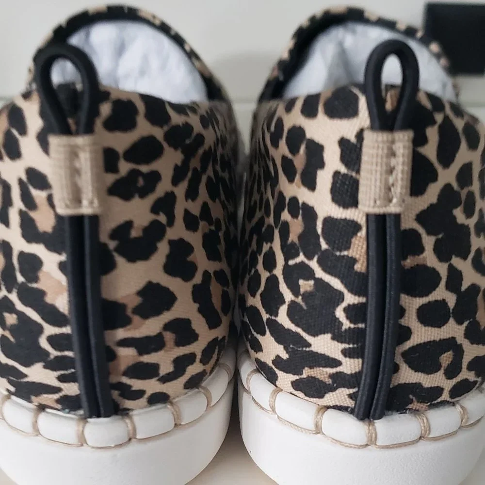 NWT: Clarks Women's Step Glow Jade Loafer Flat, Leopard Print  Size 9W - Picture 8 of 9